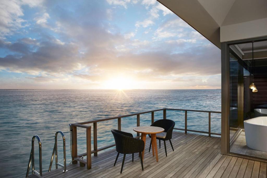 Le Méridien Maldives - Pôr do sol deslumbrante sobre o oceano Índico