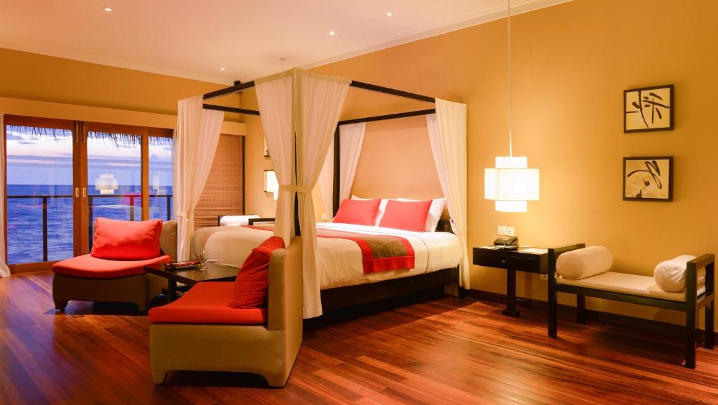 Adaaran Select Hudhuranfushi - sunset villa, interior moderno no resort all inclusive nas Ilhas Maldivas