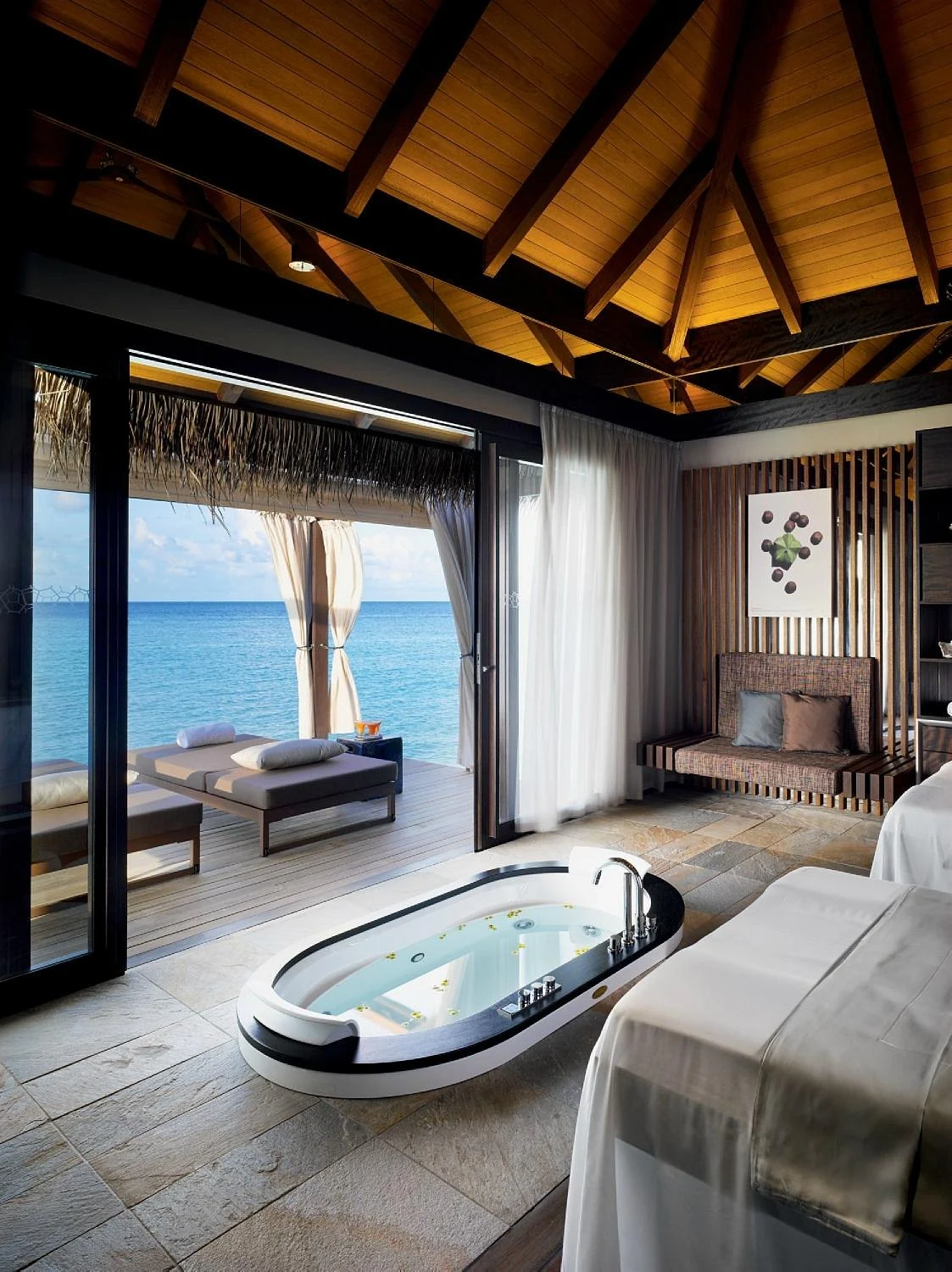 Suite premium com vista para o mar no Veela Maldives