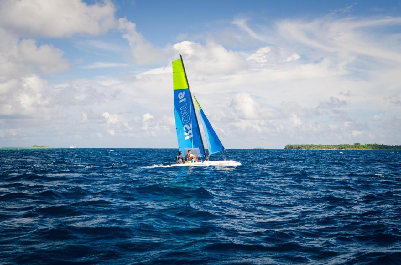 Amilla Maldives Resort and Residences - catamarã, navegação no resort de luxo nas Ilhas Maldivas