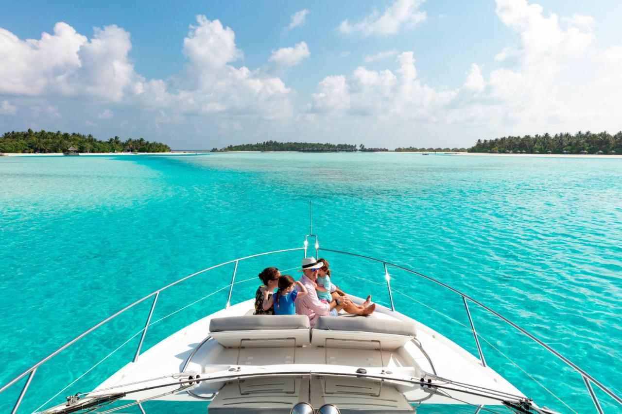 Anantara Dhigu Maldives Resort - iate de luxo, águas turquesa no resort de luxo nas Ilhas Maldivas