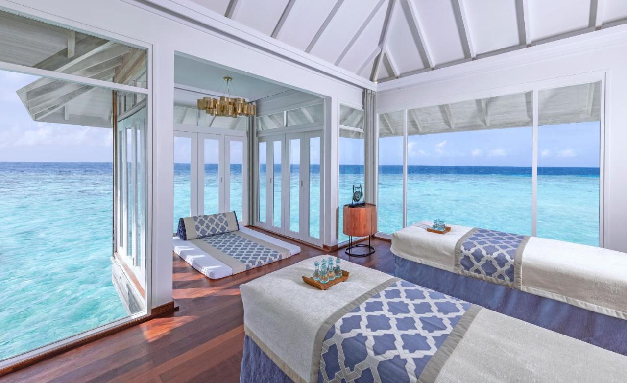 Anantara Kihavah Maldives Villas - sala de spa, camas de massagem no resort de luxo nas Ilhas Maldivas