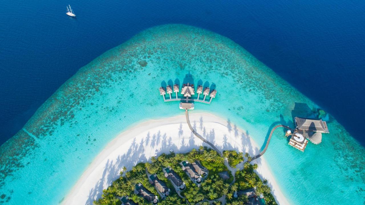 Anantara Kihavah Maldives Villas - villas sobre a água, águas turquesa no resort de luxo nas Ilhas Maldivas