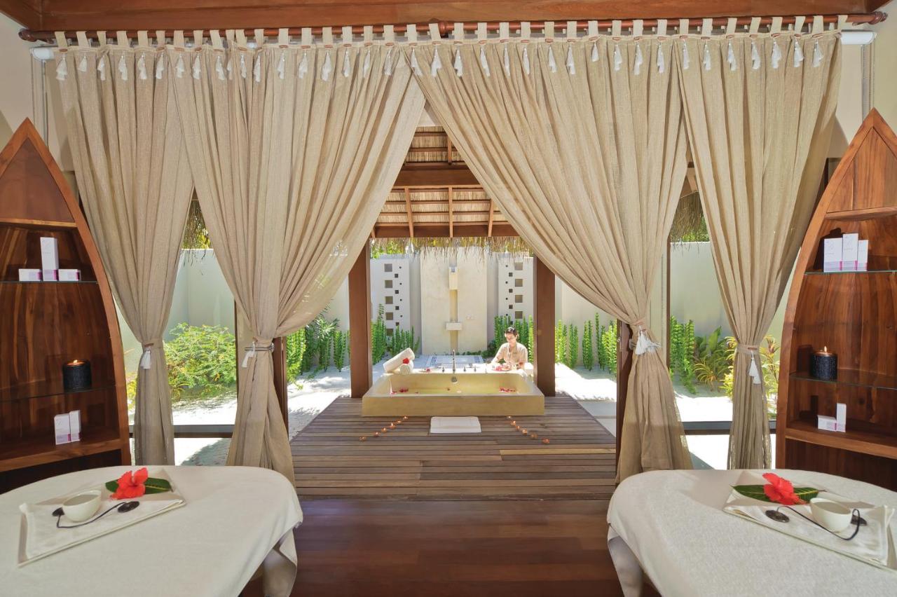 Ayada Maldives - mesas de massagem, atmosfera tranquila no resort de luxo nas Ilhas Maldivas