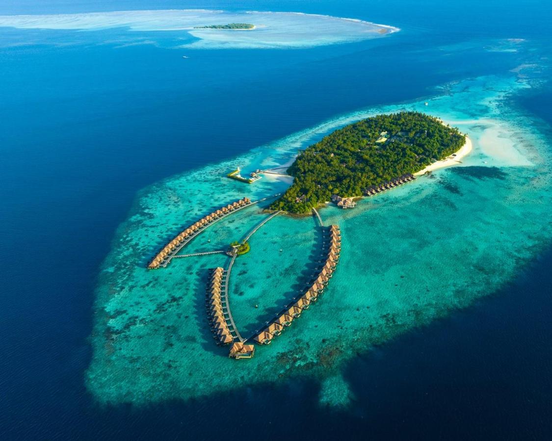 Ayada Maldives - villas sobre a água, águas turquesa no resort de luxo nas Ilhas Maldivas