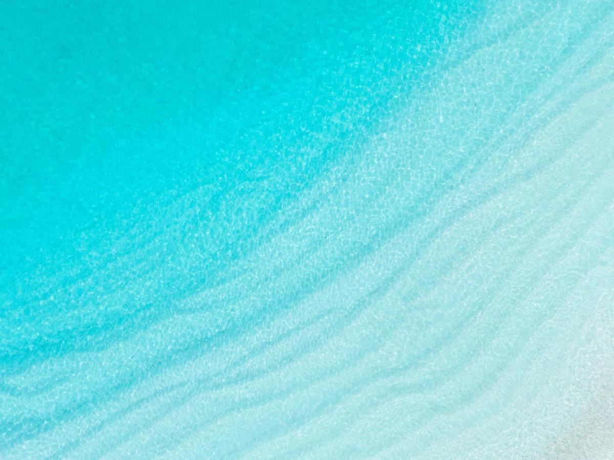 Cheval Blanc Randheli - água turquesa, ondas suaves no resort de luxo nas Ilhas Maldivas