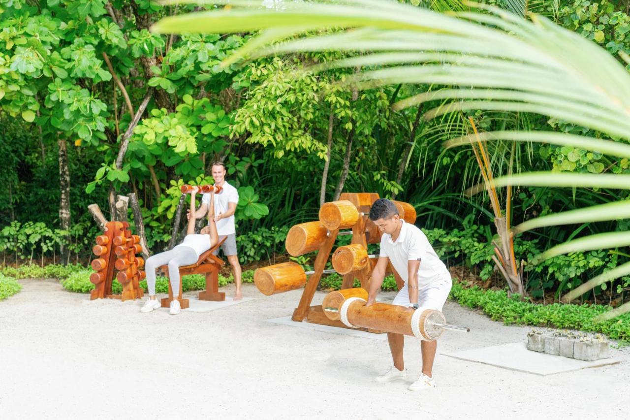 Cheval Blanc Randheli - fitness ao ar livre, equipamentos de madeira no resort de luxo nas Ilhas Maldivas