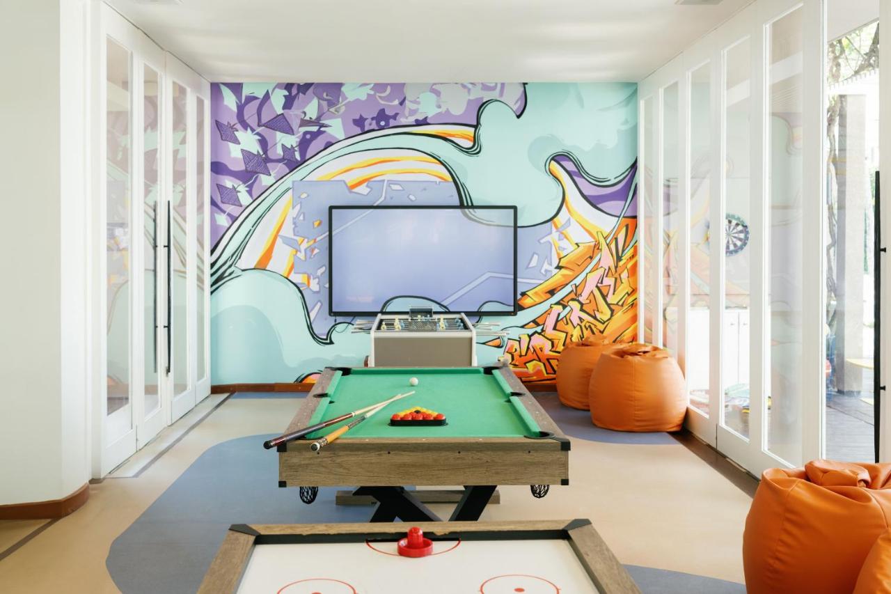 Cheval Blanc Randheli - sala de jogos, mesa de bilhar no resort de luxo nas Ilhas Maldivas