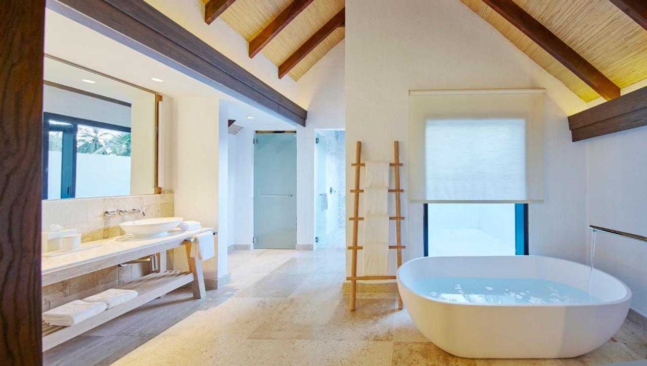 COMO Maalifushi - luxuoso, banheira independente no resort de luxo nas Ilhas Maldivas