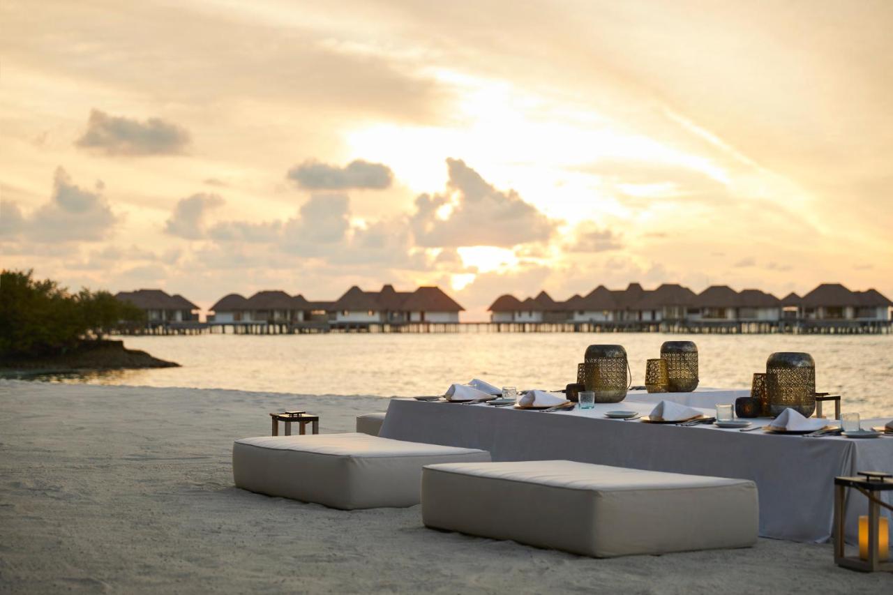 COMO Maalifushi - pôr do sol, jantar na praia no resort de luxo nas Ilhas Maldivas