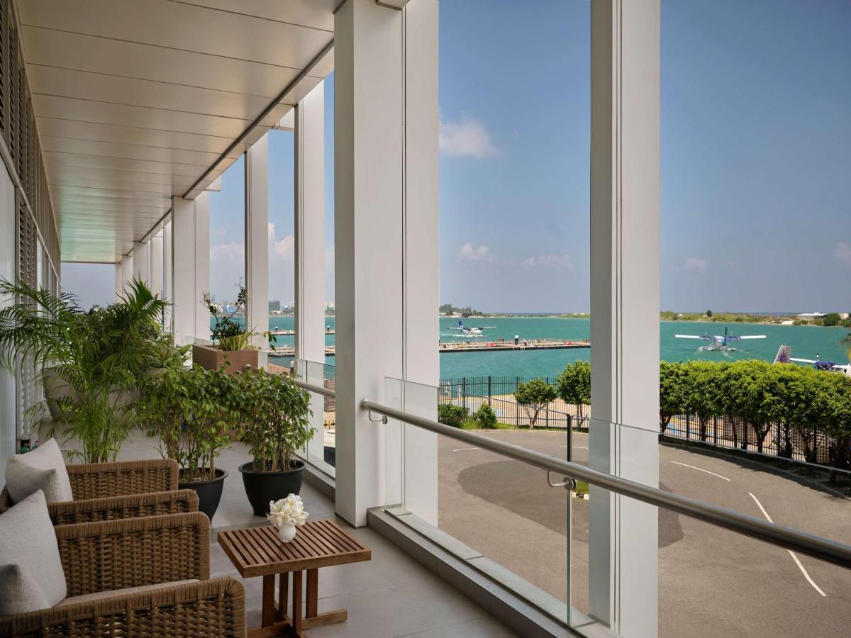 Conrad Maldives Rangali Island - moderno, área de lounge no resort de luxo nas Ilhas Maldivas