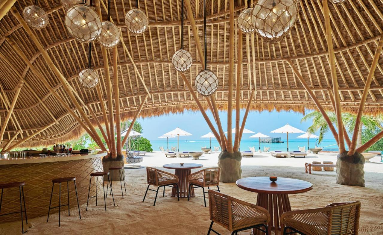Fairmont Maldives Sirru Fen - ao ar livre, telhado de palha no resort de luxo nas Ilhas Maldivas