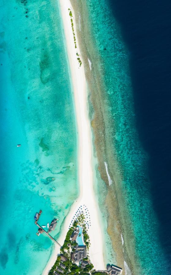 Finolhu Baa Atoll Maldives - águas turquesa, praia de areia branca no resort de luxo nas Ilhas Maldivas