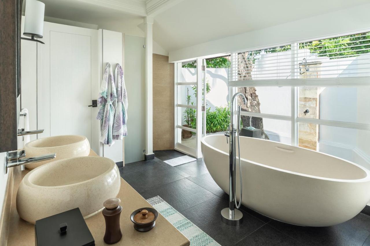 Four Seasons Resort Maldives at Kuda Huraa - luxuoso, banheira independente no resort de luxo nas Ilhas Maldivas