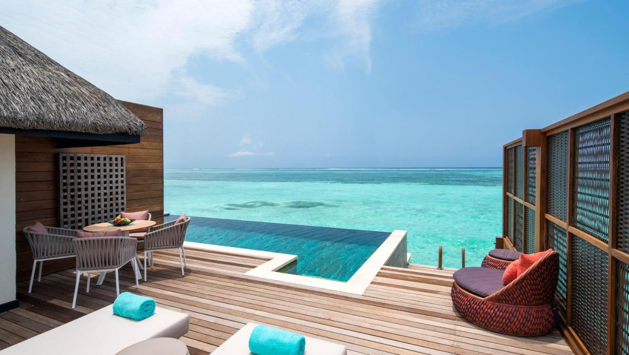 Four Seasons Resort Maldives at Kuda Huraa - piscina infinita, deck privativo no resort de luxo nas Ilhas Maldivas
