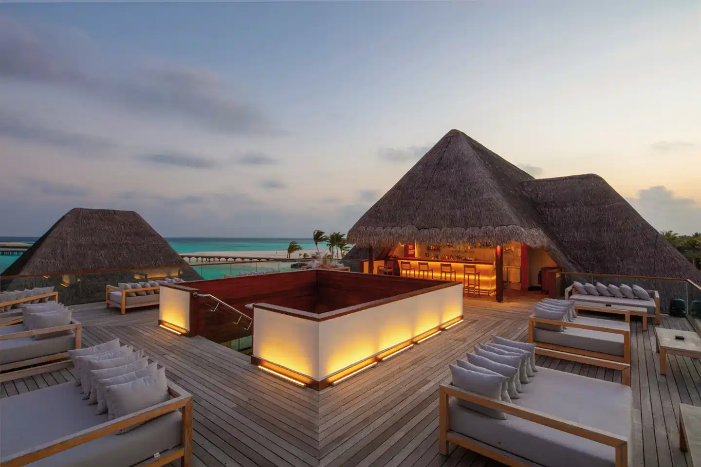 Heritance Aarah Maldives - piscina infinita, lounge na cobertura no resort de luxo nas Ilhas Maldivas
