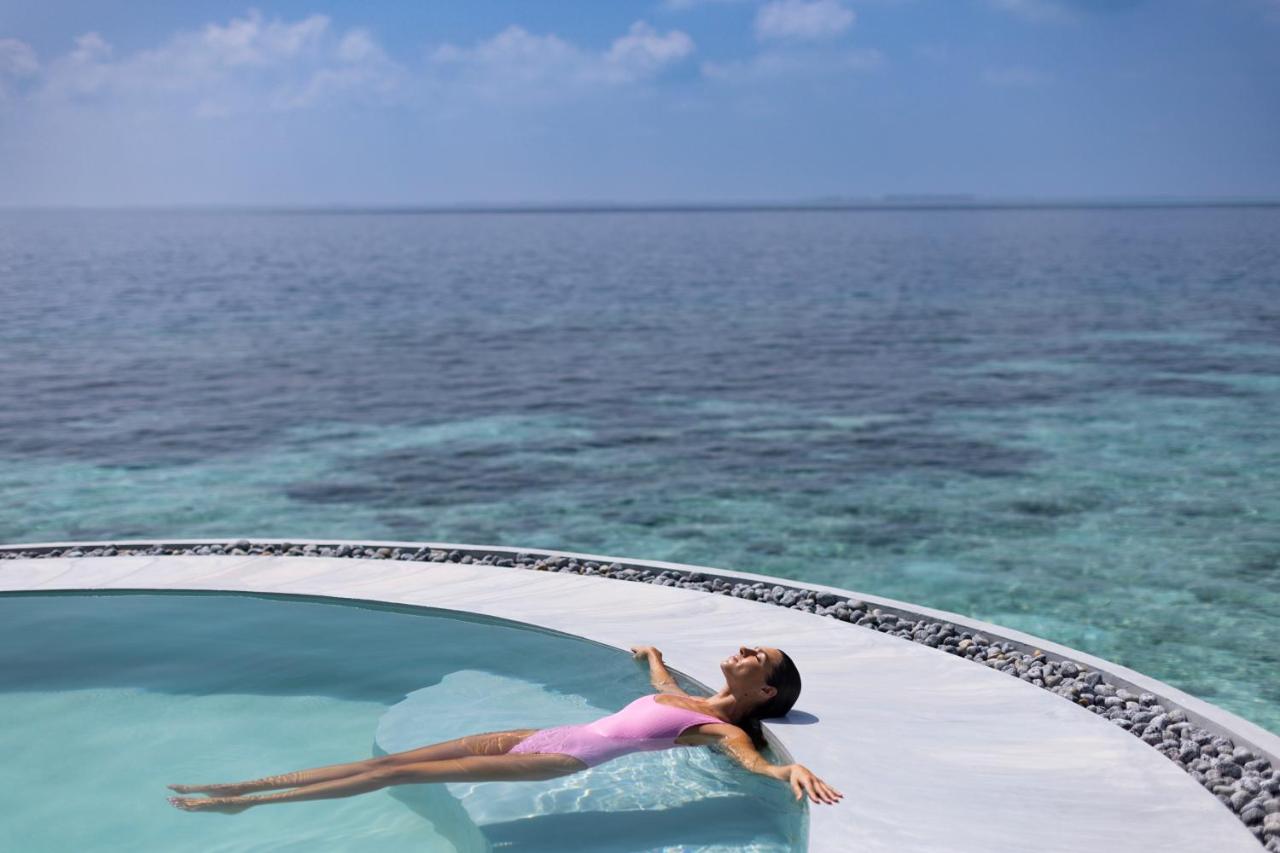 Huvafen Fushi - piscina infinita, relaxamento no resort de luxo nas Ilhas Maldivas