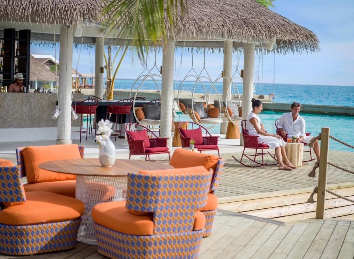 InterContinental Maldives - lounge ao ar livre, bar no resort de luxo nas Ilhas Maldivas