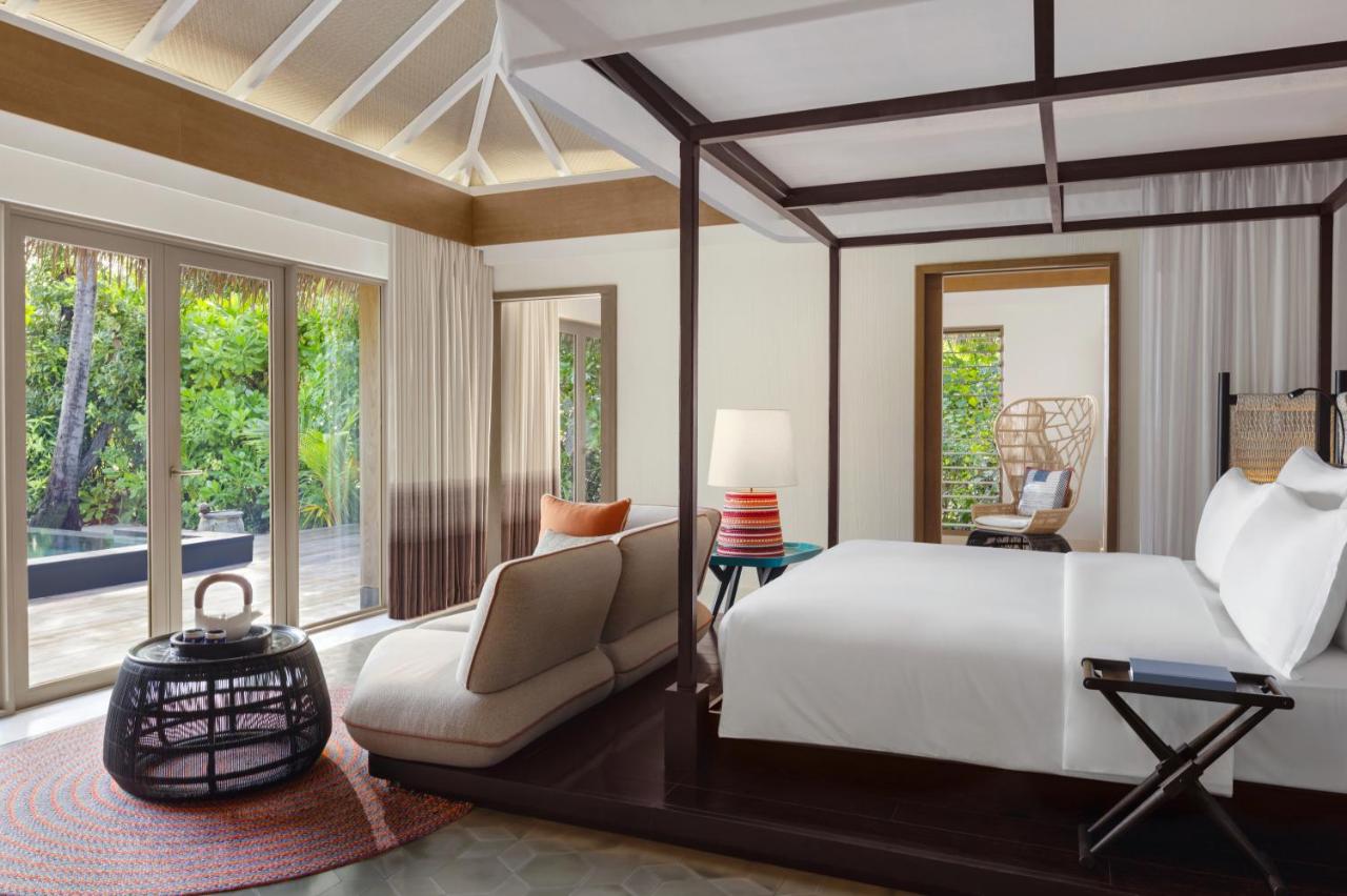 InterContinental Maldives - luxuoso, cama com dossel no resort de luxo nas Ilhas Maldivas