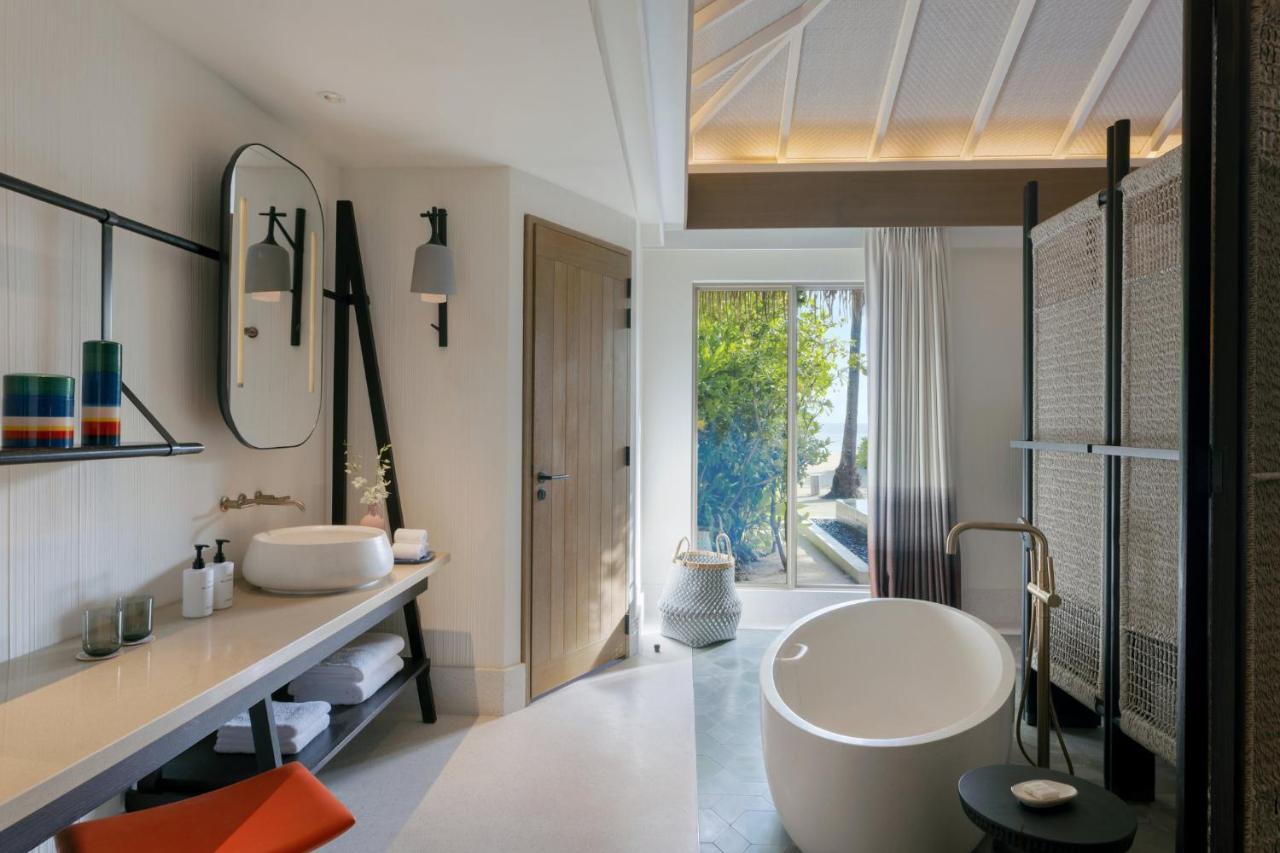 InterContinental Maldives - luxuoso, banheira independente no resort de luxo nas Ilhas Maldivas