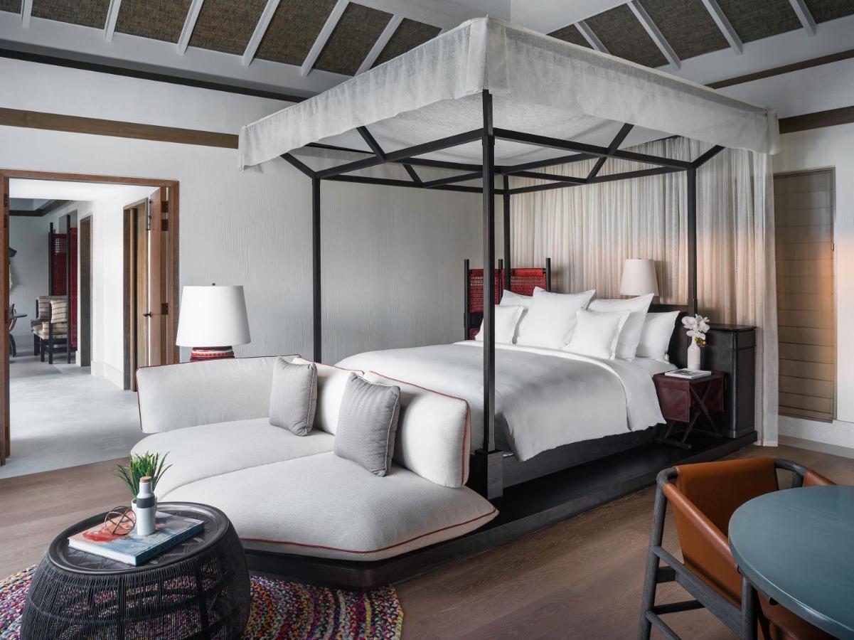 InterContinental Maldives - luxuoso, cama com dossel no resort de luxo nas Ilhas Maldivas