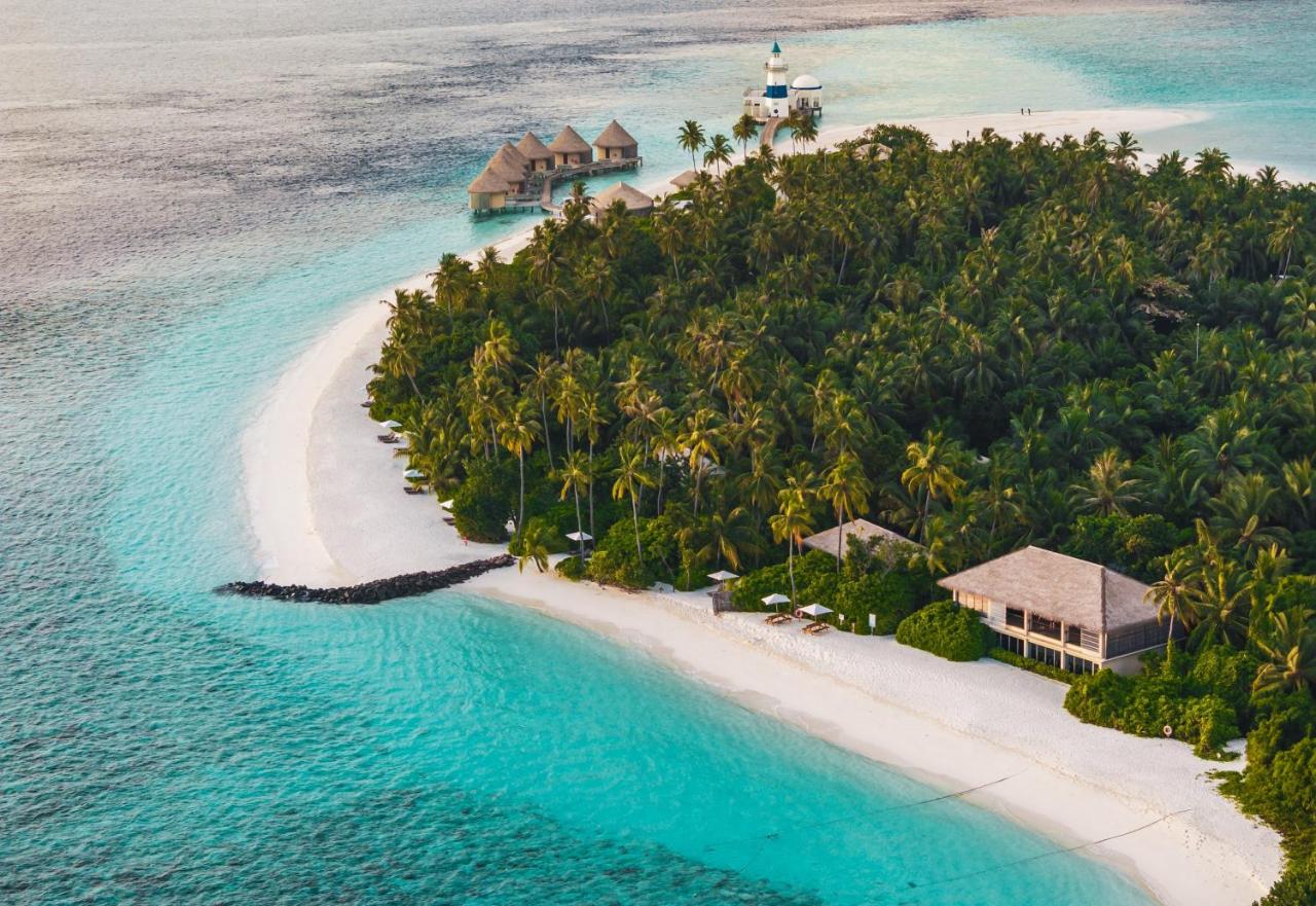 InterContinental Maldives - villas sobre a água, águas turquesa no resort de luxo nas Ilhas Maldivas