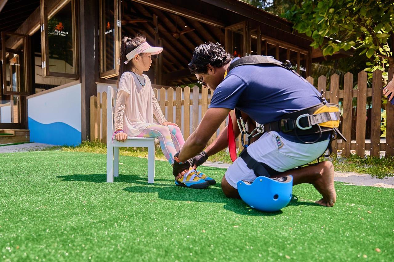 Jawakara Islands Maldives - esportes aquáticos, arnês no resort de luxo nas Ilhas Maldivas