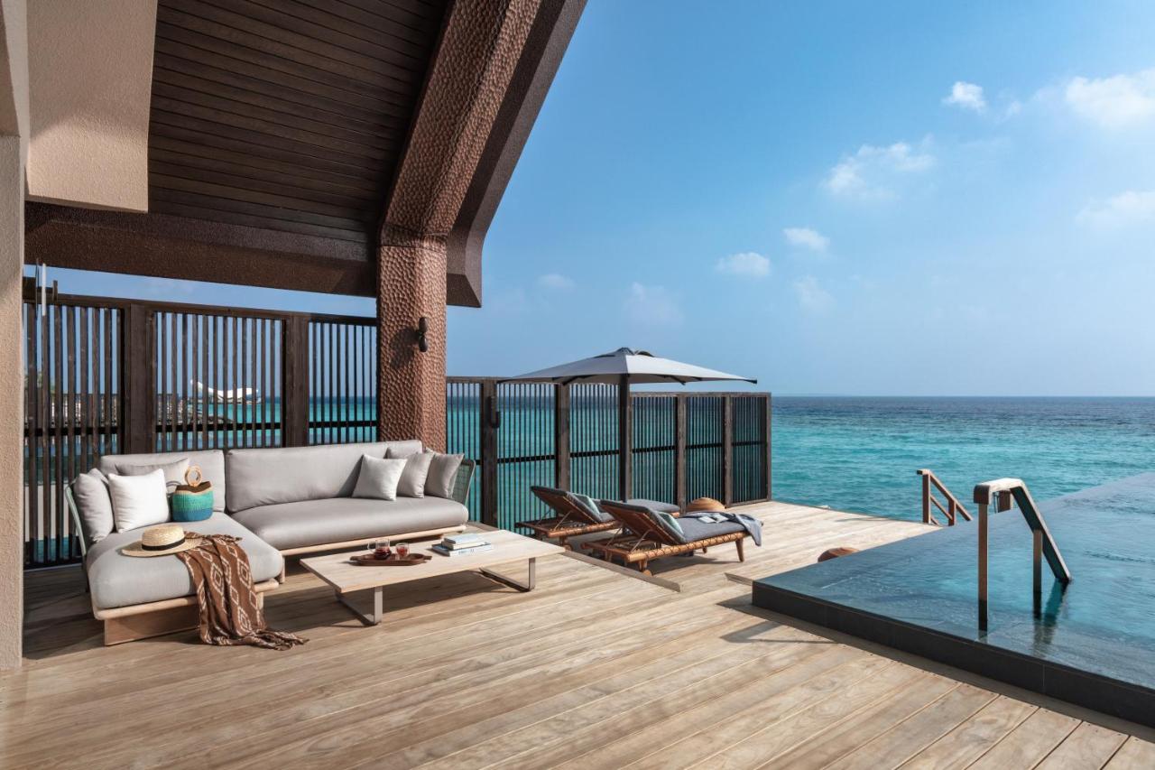 JOALI Being - piscina infinita, vista para o mar no resort de luxo nas Ilhas Maldivas