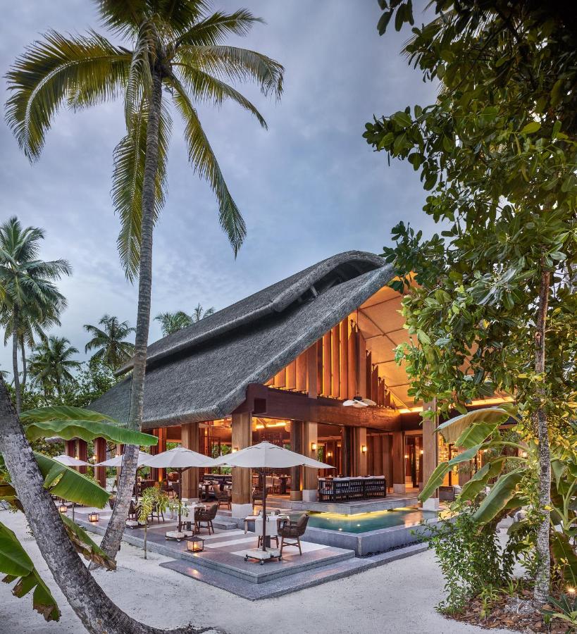 JOALI Maldives - ao ar livre, telhado de palha no resort de luxo nas Ilhas Maldivas