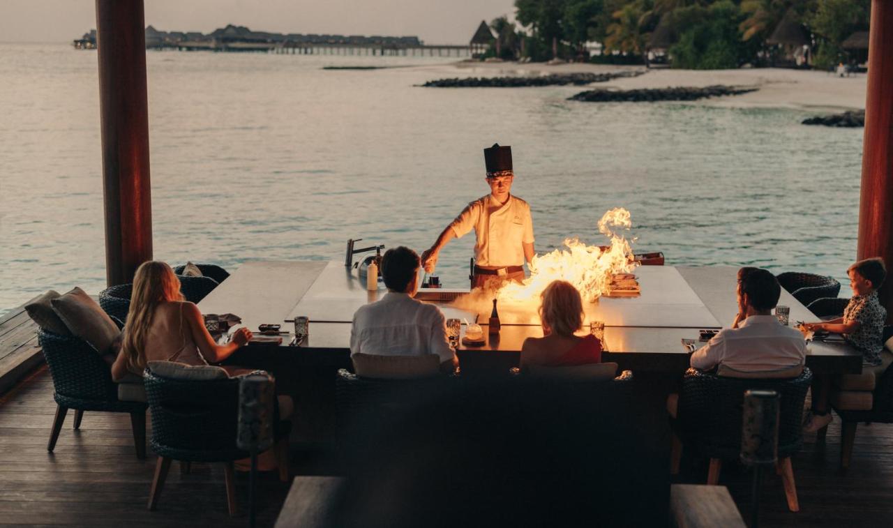 JOALI Maldives - flambê, vista para o mar no resort de luxo nas Ilhas Maldivas