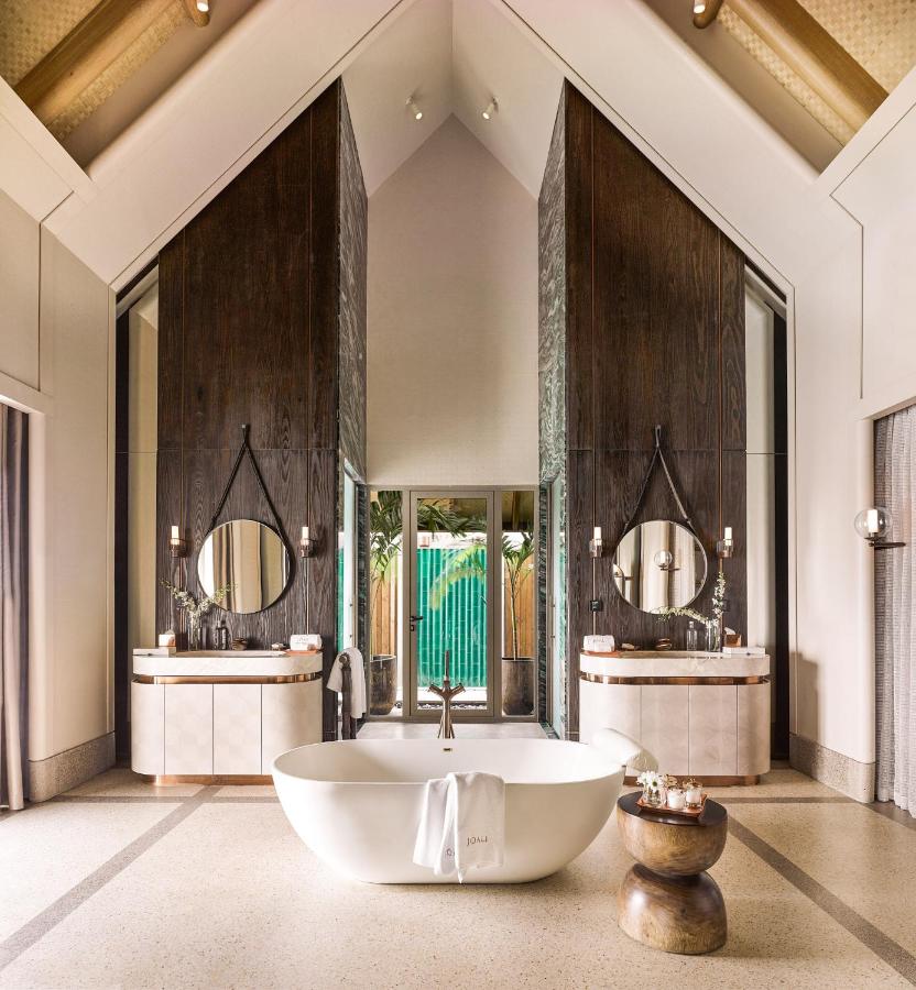 JOALI Maldives - luxuoso, banheira independente no resort de luxo nas Ilhas Maldivas