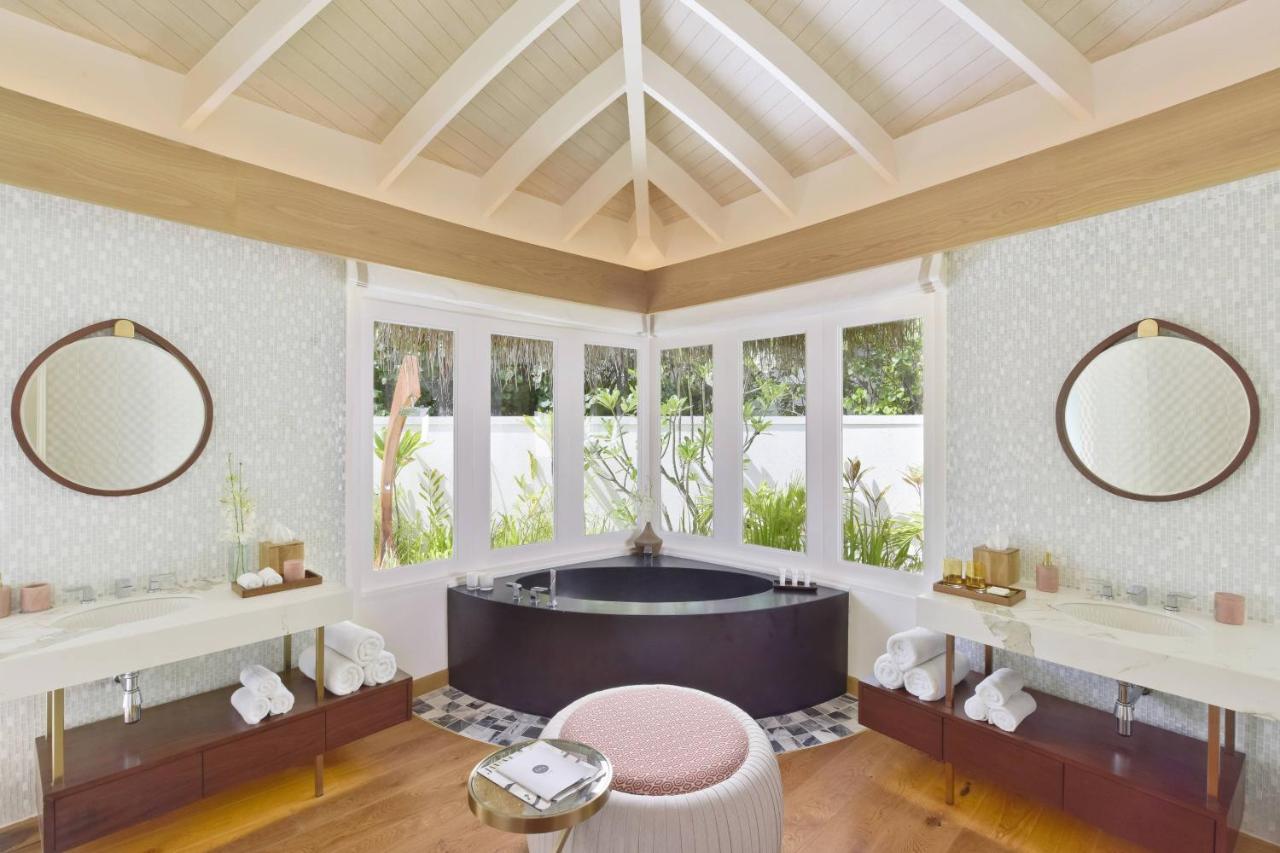 JW Marriott Maldives - luxuoso, banheira no resort de luxo nas Ilhas Maldivas