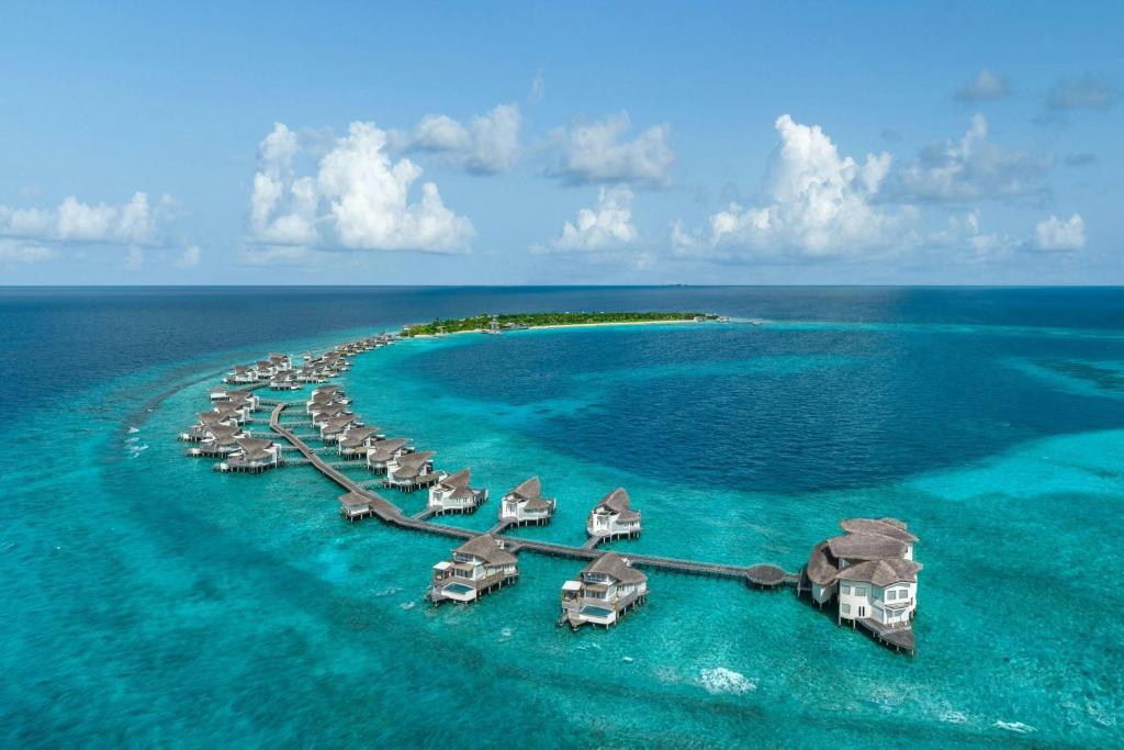 JW Marriott Maldives - villas sobre a água, águas turquesa no resort de luxo nas Ilhas Maldivas