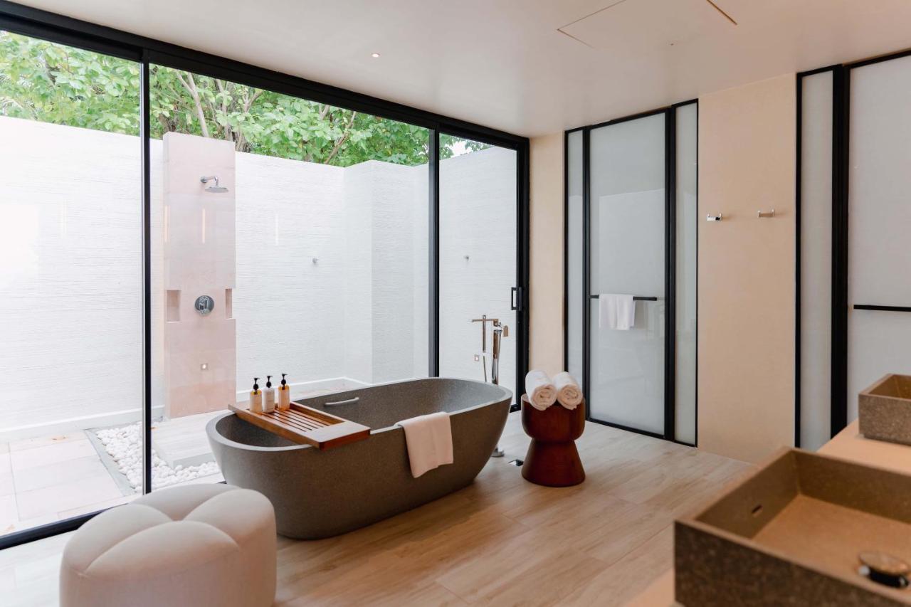 Kuda Villingili Resort Maldives - luxuoso, banheira independente no resort de luxo nas Ilhas Maldivas