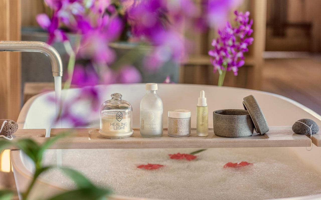 Kudadoo Maldives Private Island - banheira, produtos de spa no resort de luxo nas Ilhas Maldivas