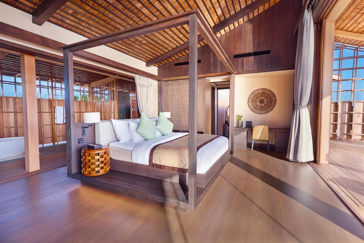Kudadoo Maldives Private Island - luxuoso, cama com dossel no resort de luxo nas Ilhas Maldivas