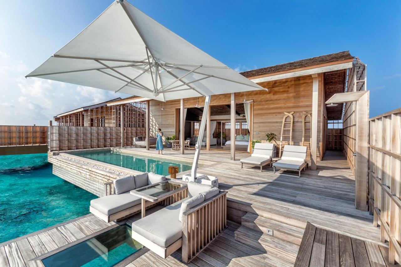Kudadoo Maldives Private Island - piscina infinita, deck privativo no resort de luxo nas Ilhas Maldivas