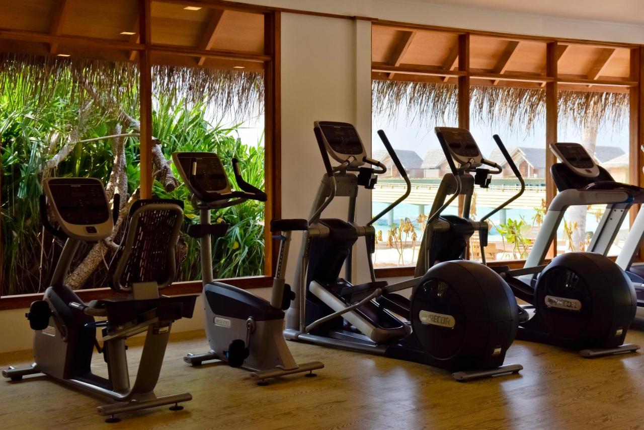 Milaidhoo Island Maldives - centro de fitness, equipamentos de exercício no resort de luxo nas Ilhas Maldivas