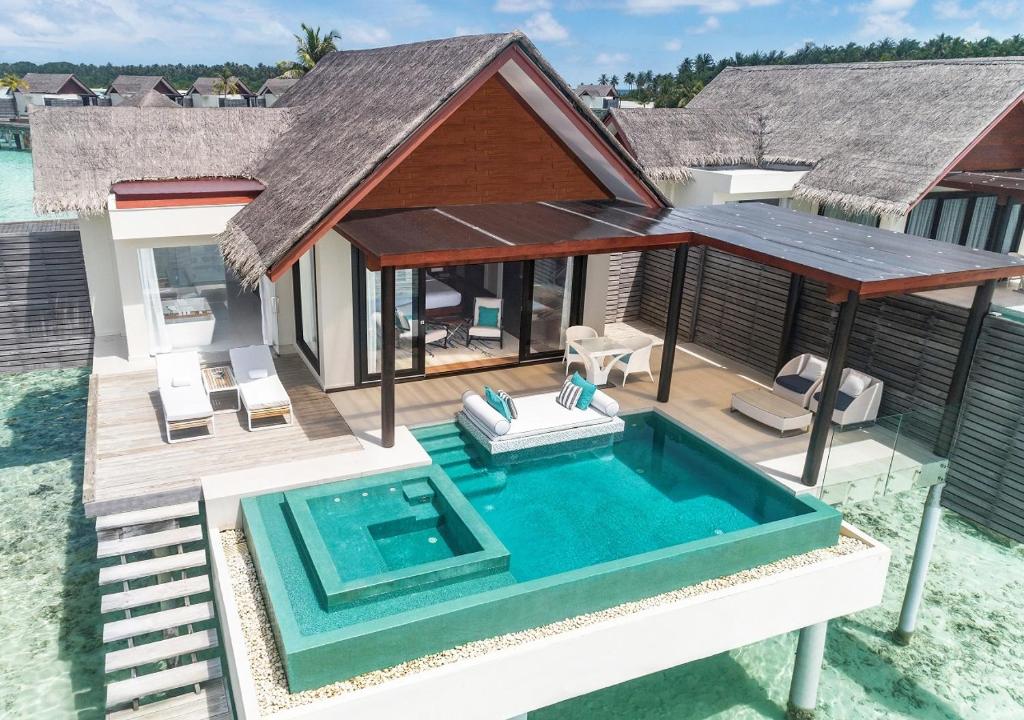 Niyama Private Islands Maldives - piscina privativa, vila sobre a água no resort de luxo nas Ilhas Maldivas