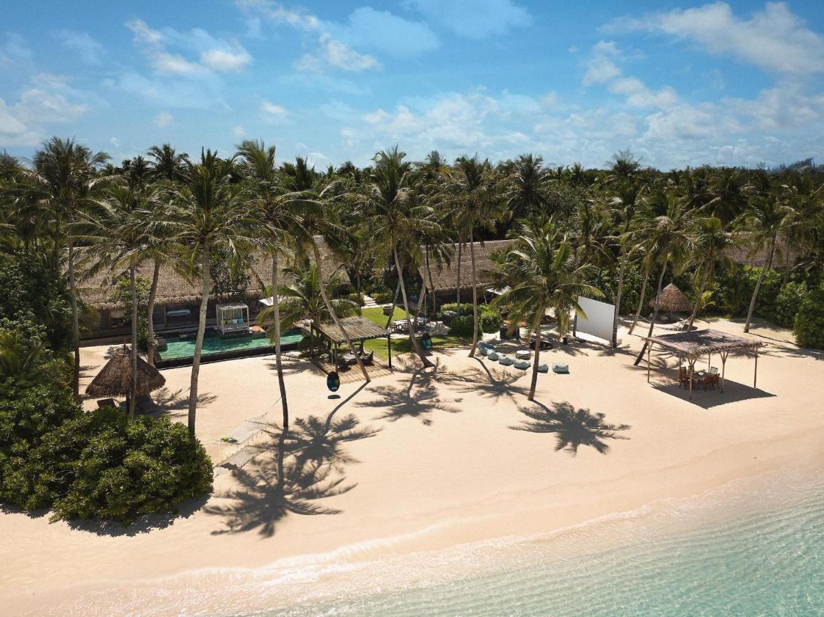 One and Only Reethi - lagoona turquesa, palmeiras no resort de luxo nas Ilhas Maldivas