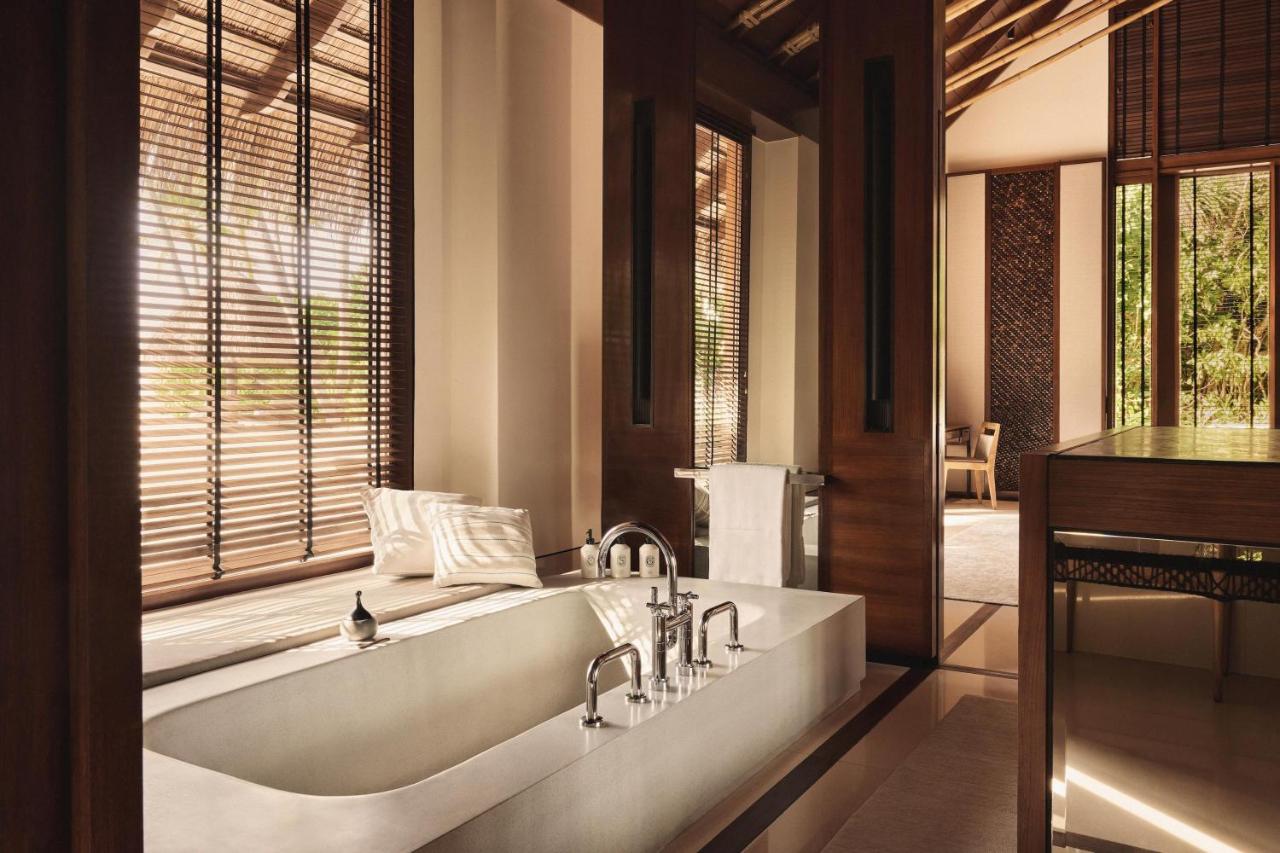 One and Only Reethi - luxuoso, banheira no resort de luxo nas Ilhas Maldivas