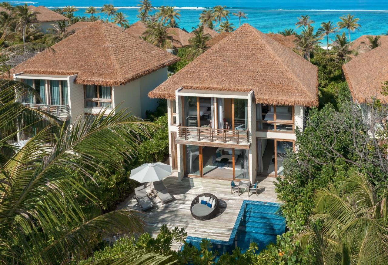 Radisson Blu Resort Maldives - luxuoso, telhado de palha no resort de luxo nas Ilhas Maldivas