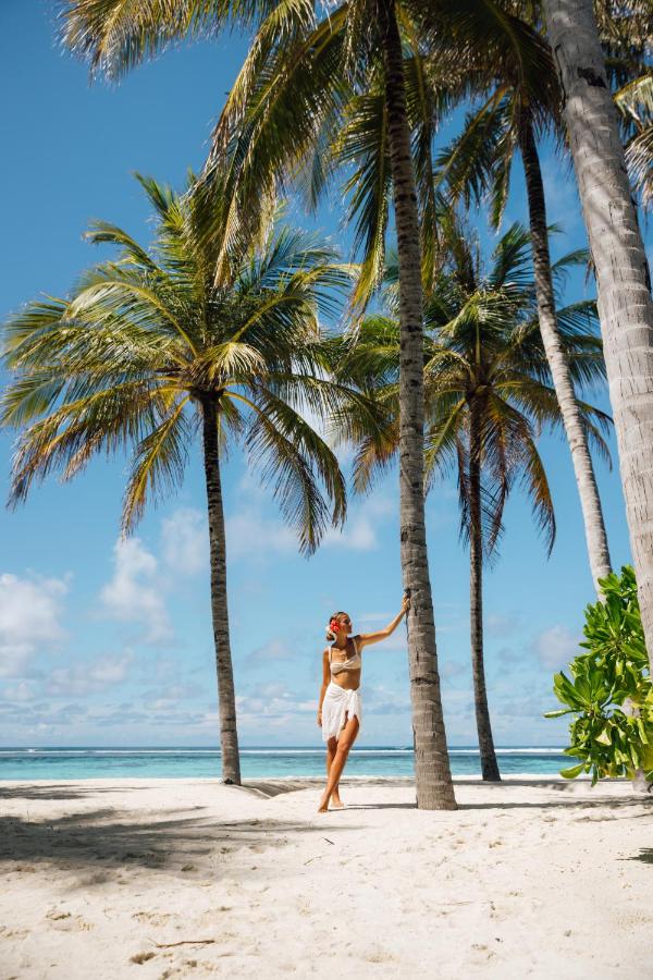 Radisson Blu Resort Maldives - palmeiras, água turquesa no resort de luxo nas Ilhas Maldivas