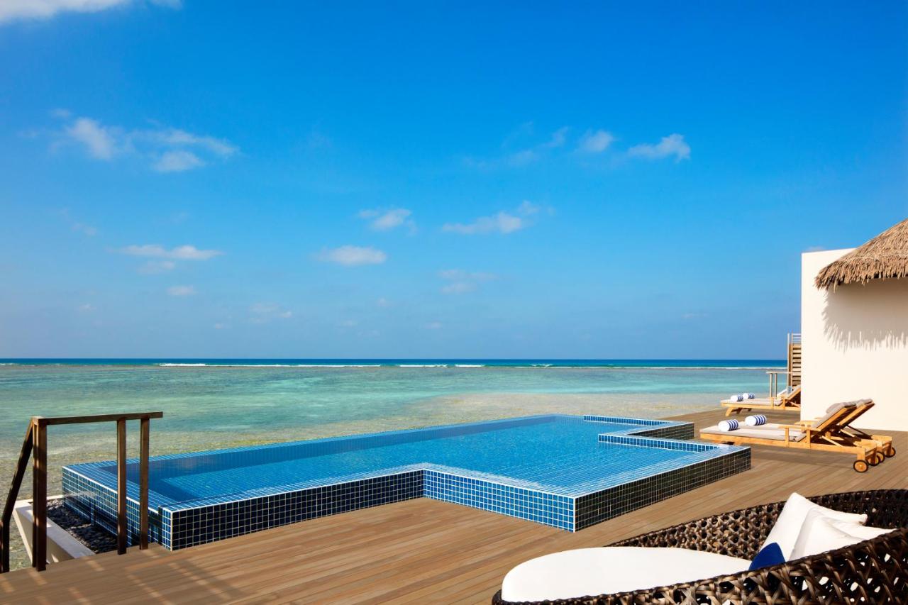 Radisson Blu Resort Maldives - piscina infinita, água turquesa no resort de luxo nas Ilhas Maldivas