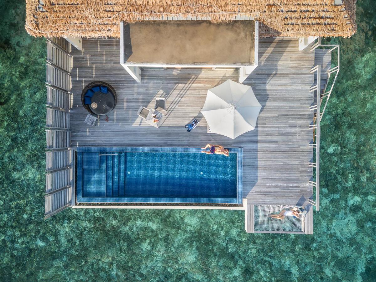 Radisson Blu Resort Maldives - piscina infinita, deck privativo no resort de luxo nas Ilhas Maldivas