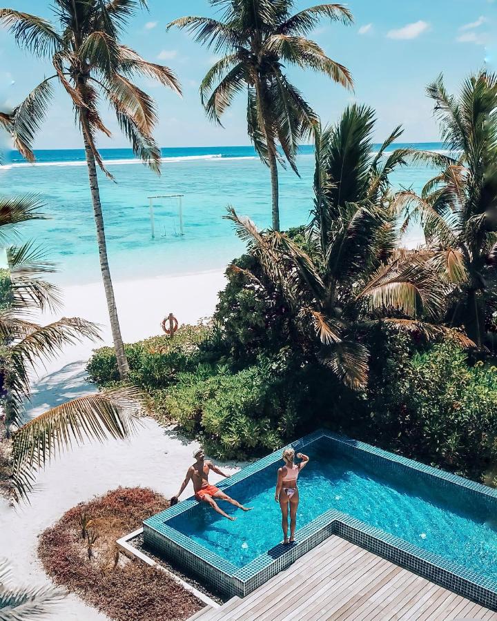 Radisson Blu Resort Maldives - piscina privativa, vegetação tropical no resort de luxo nas Ilhas Maldivas