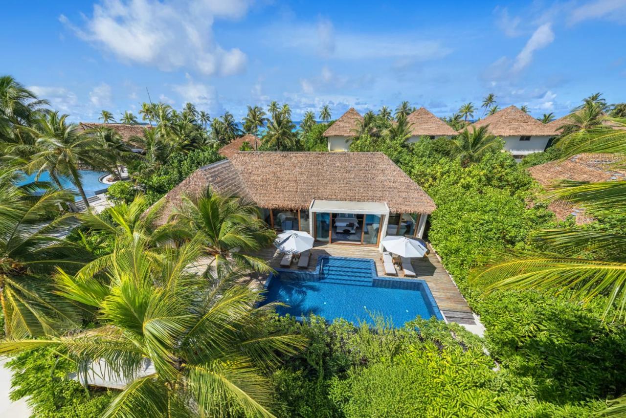 Radisson Blu Resort Maldives - piscina privativa, vegetação tropical no resort de luxo nas Ilhas Maldivas