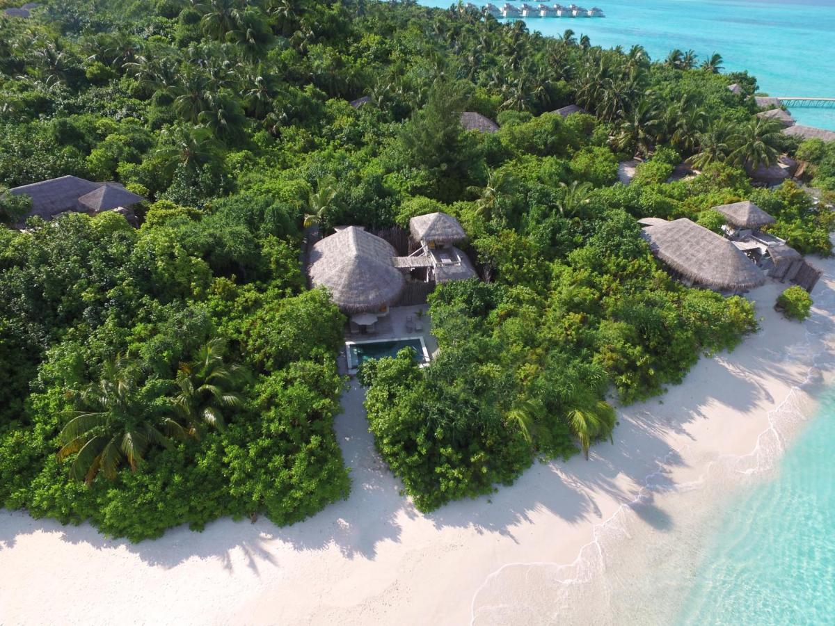 Six Senses Laamu - vegetação tropical, vilas com telhado de palha no resort de luxo nas Ilhas Maldivas