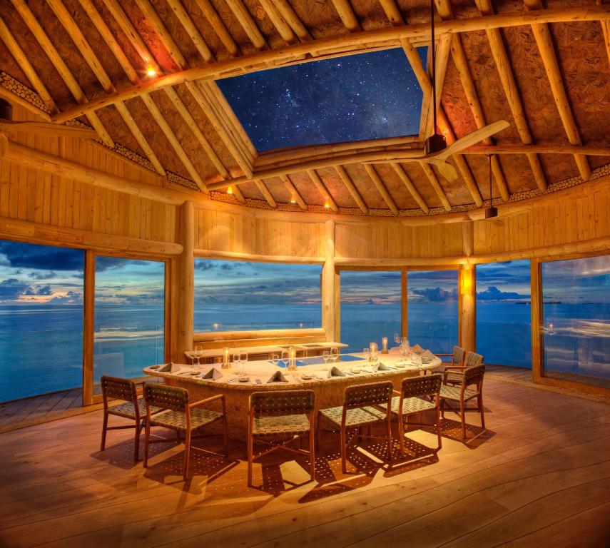 Soneva Fushi - luxuoso, vista para o mar no resort de luxo nas Ilhas Maldivas