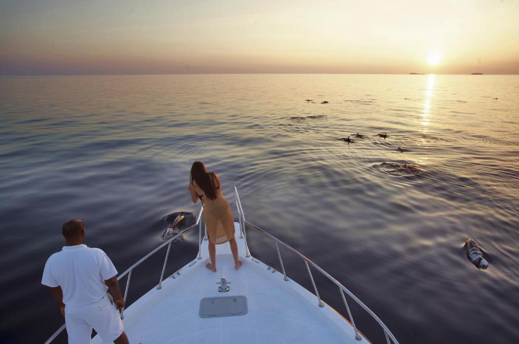 Soneva Fushi - pôr do sol, barco no resort de luxo nas Ilhas Maldivas
